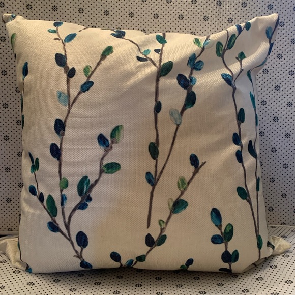 unknown Other - Three beautiful zip pillow cases sold as set of three.